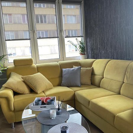 Grey Gucci Apartment City Center وارسو المظهر الخارجي الصورة