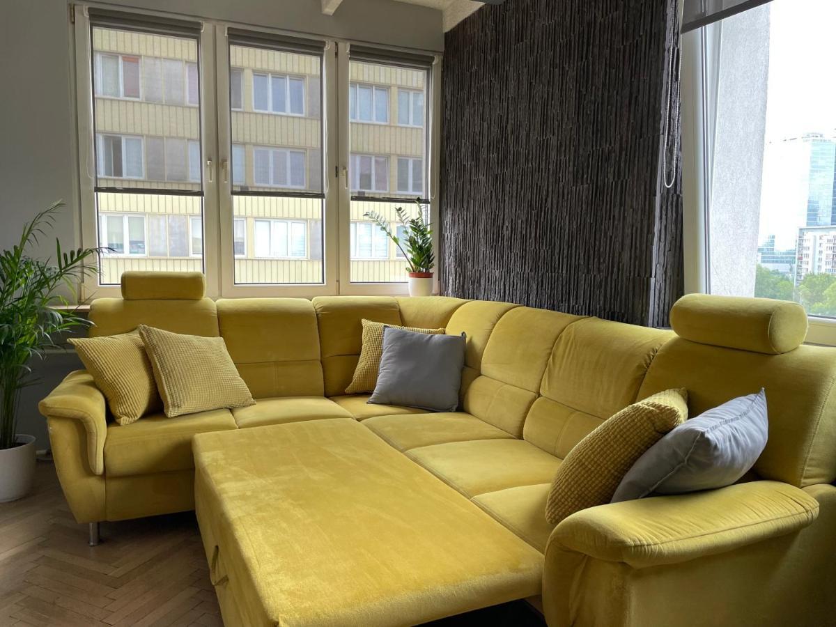Grey Gucci Apartment City Center وارسو المظهر الخارجي الصورة
