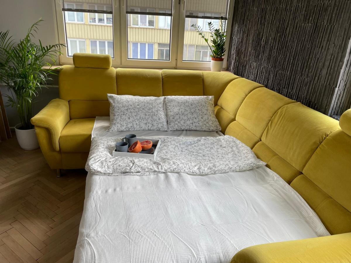 Grey Gucci Apartment City Center وارسو المظهر الخارجي الصورة