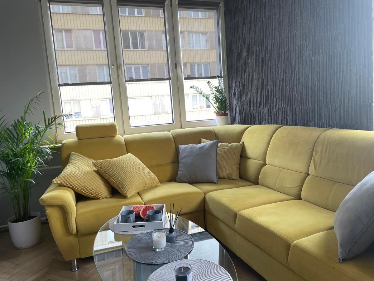 Grey Gucci Apartment City Center وارسو المظهر الخارجي الصورة