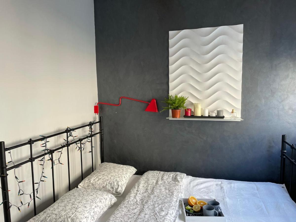 Grey Gucci Apartment City Center وارسو المظهر الخارجي الصورة