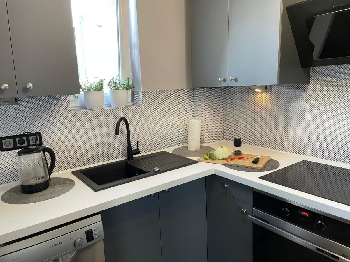 Grey Gucci Apartment City Center وارسو المظهر الخارجي الصورة