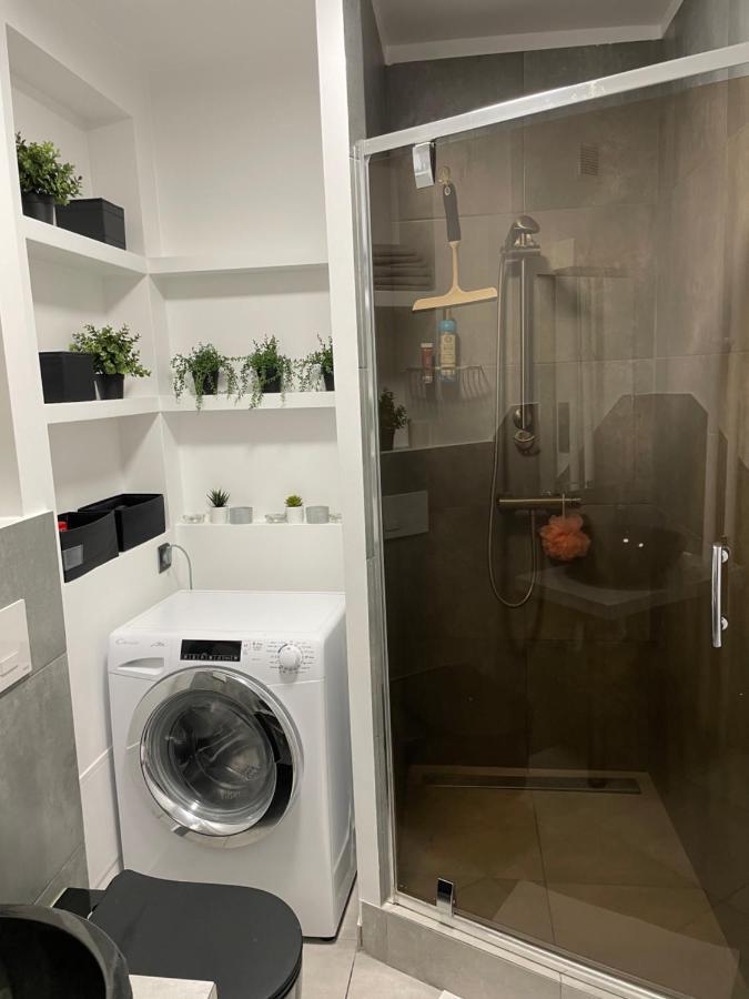 Grey Gucci Apartment City Center وارسو المظهر الخارجي الصورة