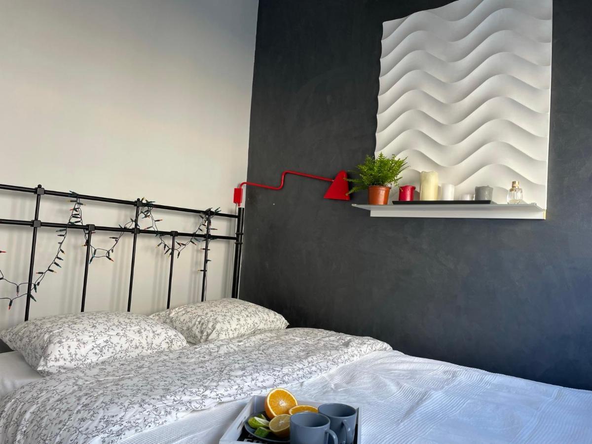 Grey Gucci Apartment City Center وارسو المظهر الخارجي الصورة