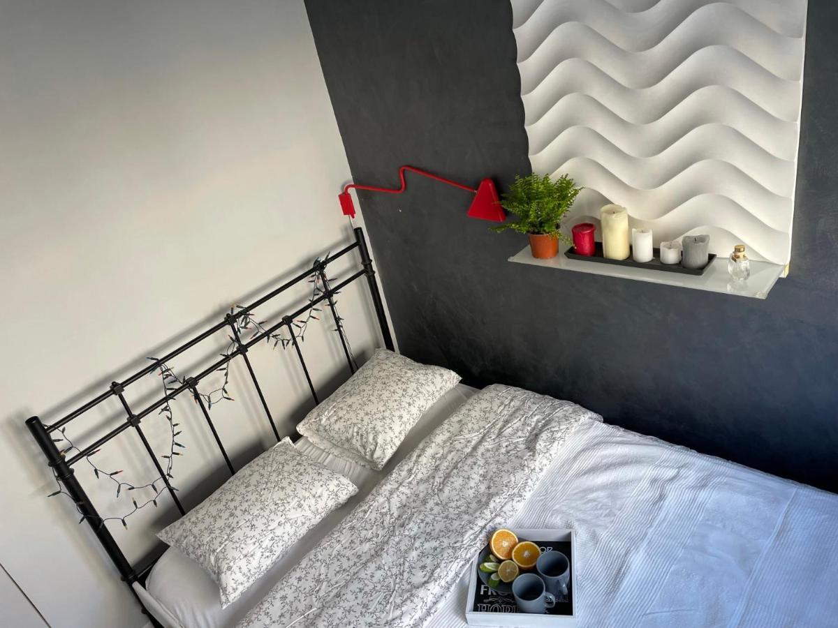 Grey Gucci Apartment City Center وارسو المظهر الخارجي الصورة