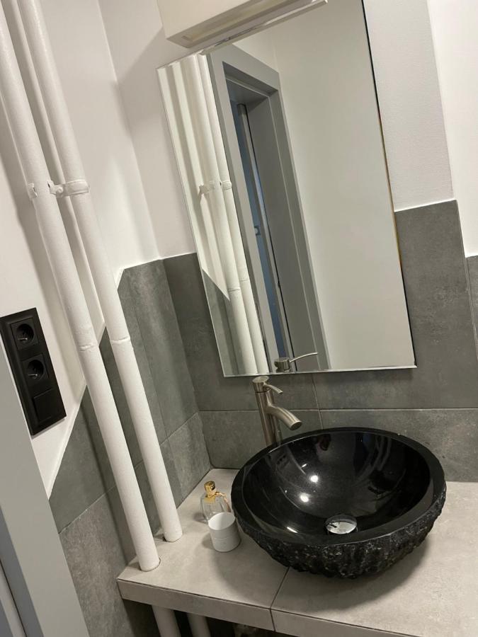 Grey Gucci Apartment City Center وارسو المظهر الخارجي الصورة