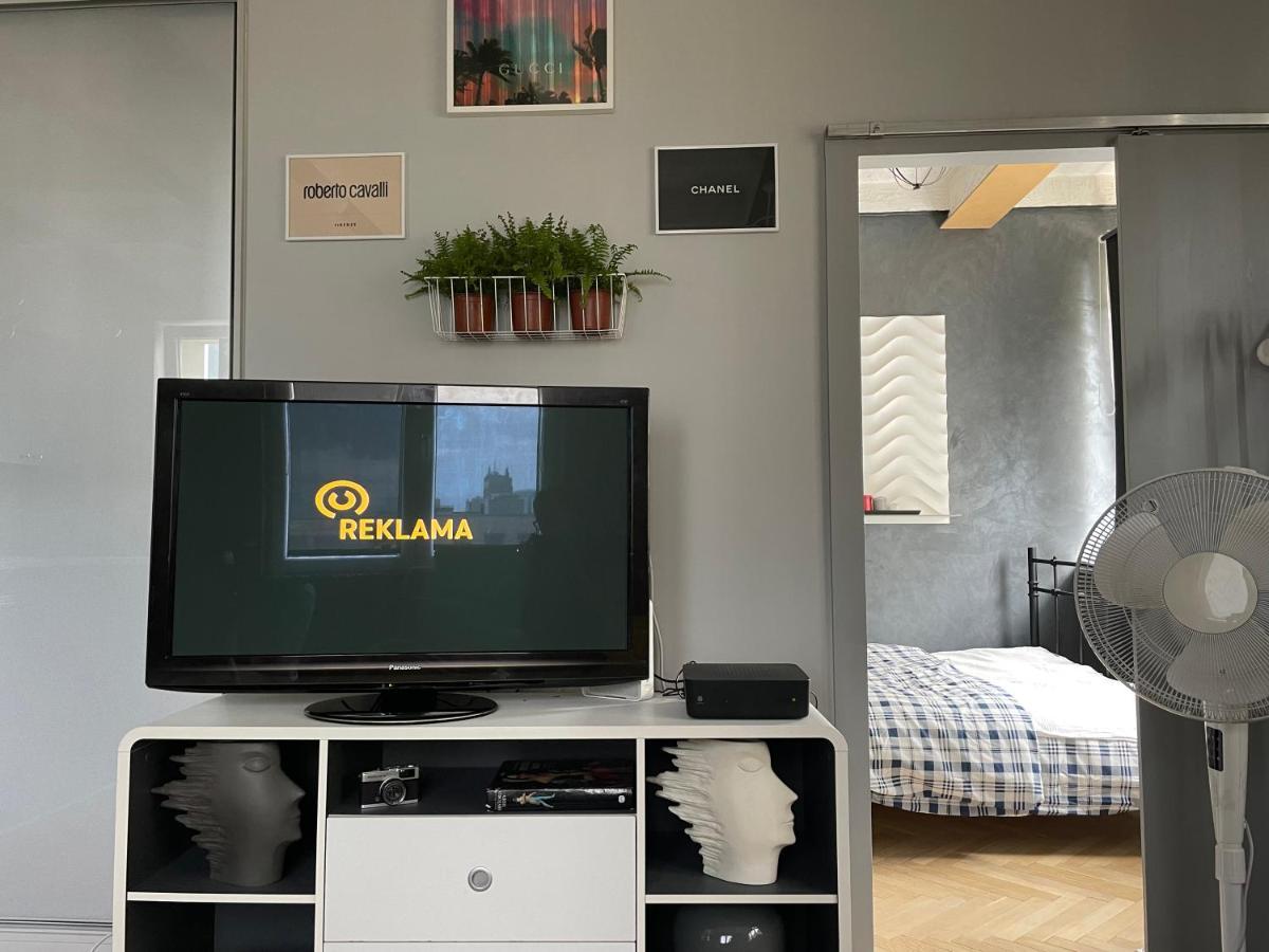 Grey Gucci Apartment City Center وارسو المظهر الخارجي الصورة