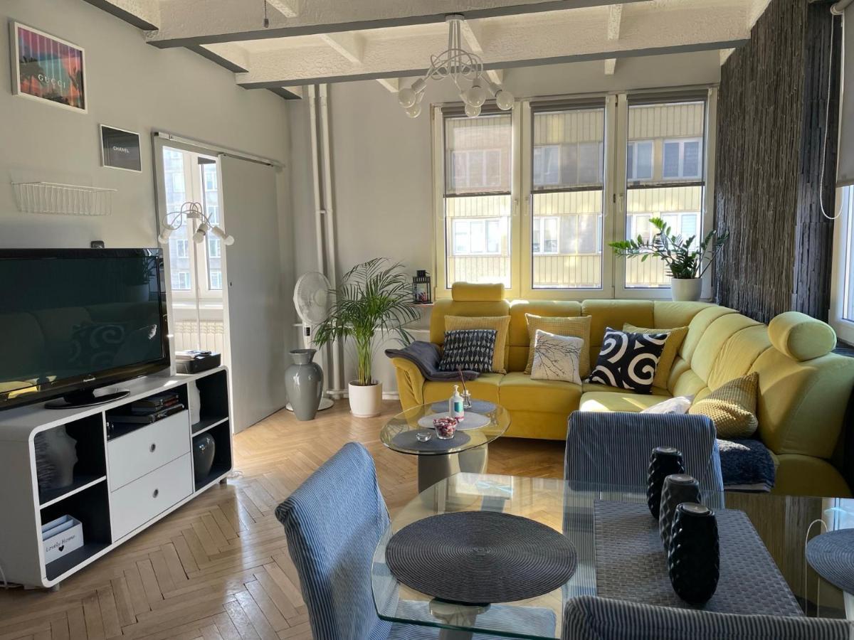 Grey Gucci Apartment City Center وارسو المظهر الخارجي الصورة